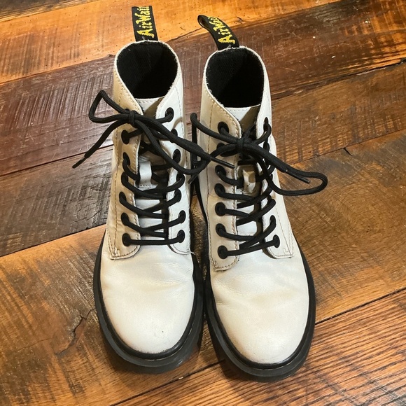 Dr. Martens Luana White Leather Combat Boots Women’s Size 6 Classic AirWair Sole - Picture 2 of 12